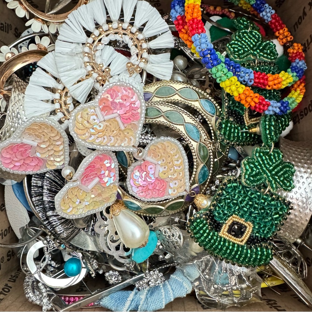 5 lb Earring Lot Mixed Craft Junk Wearable Bulk Upcycle Harvest Repurpose Resell - Picture 9 of 12